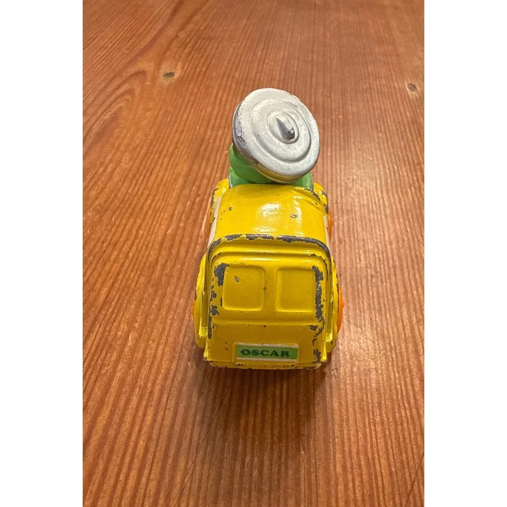 Vintage 1982 Hasbro Sesame Street Oscar the Grouch Diecast Garbage Truck Toy